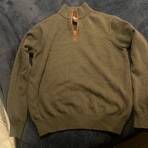 Long sleeve Vineyard Vines Dark Green long sleeves sweater. (Size: Men’s Small)